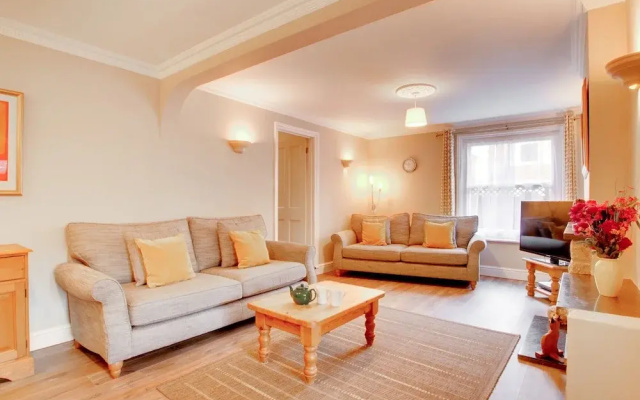 Chic Holiday Home in Swanage With Garden