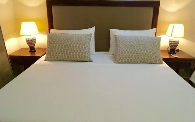 Nalendra - Beachfront & Villa