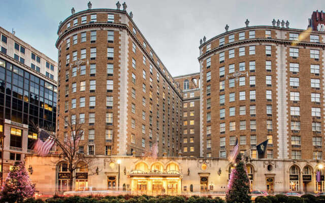 The Mayflower Hotel, Autograph Collection вид на фасад