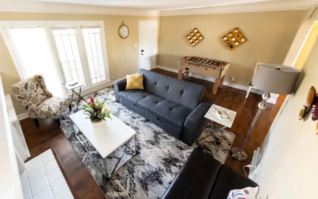 QUAINT UPDATED 2-BEDROOM HOUSE IN GLENDALE (p2)