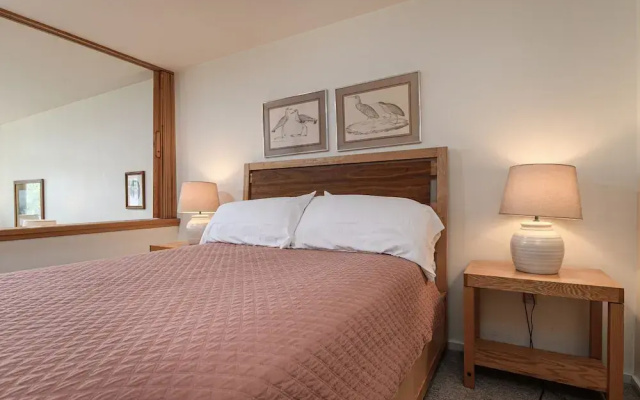 203 Village Gate 1 Bedroom Condo