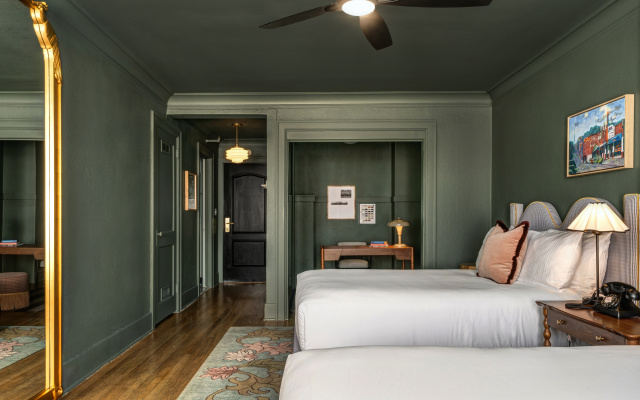MarQueen Hotel