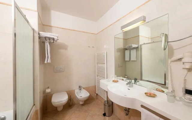Lady Maria Hotel & Resort
