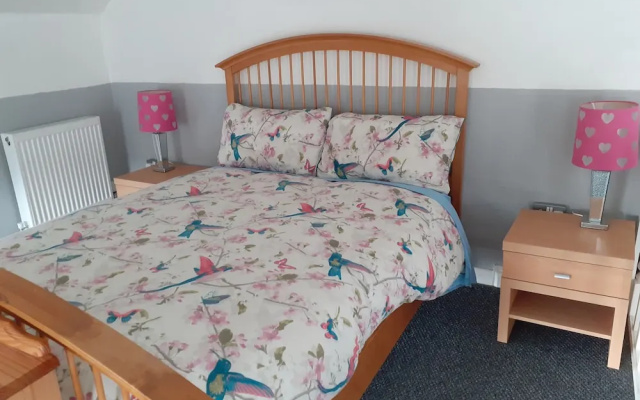 Inviting 3-bed Apartment in Swansea