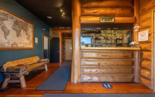 Raging Elk Hostel
