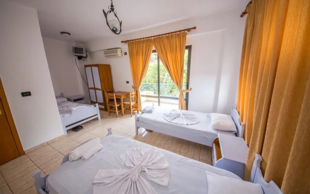 Blue Saranda Hotel