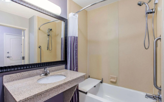 La Quinta Inn & Suites by Wyndham Fultondale Birmingham N