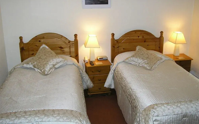 The Robertson Arms Hotel