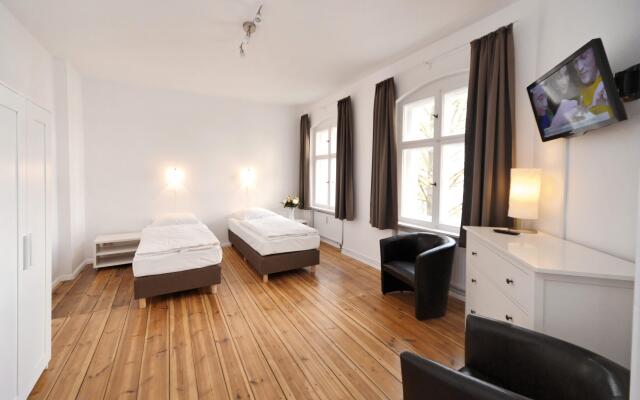 Апартаменты Old Town Apartments Greifswalder Strasse комната для гостей