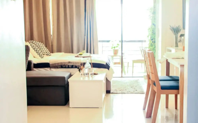 Greenbelt w/balcony Park view. Service.Location