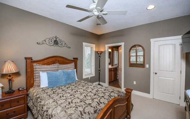 Breathe Easy 5 Bedroom Townhome