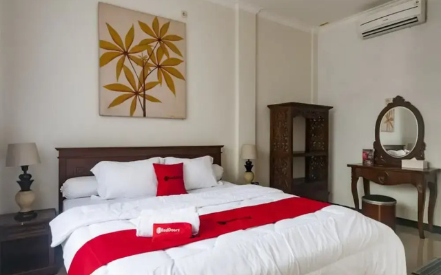 Roellie's Guest House by RedDoorz