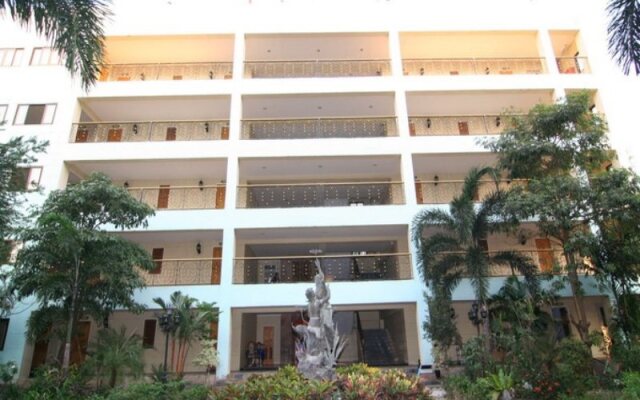 13 Coins Airport Hotel Minburi вид на фасад