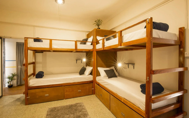 Locomo Hostel OG - Stay Work Eat