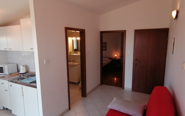 Apartment Damir - on the sea side : A3 Tribunj, Riviera Sibenik