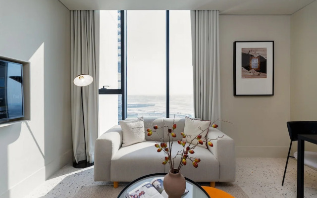 Business Bay Chic Studio w Pool Gym