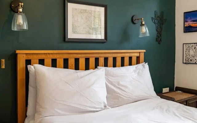 Beautiful Two Bed Abode In South West London