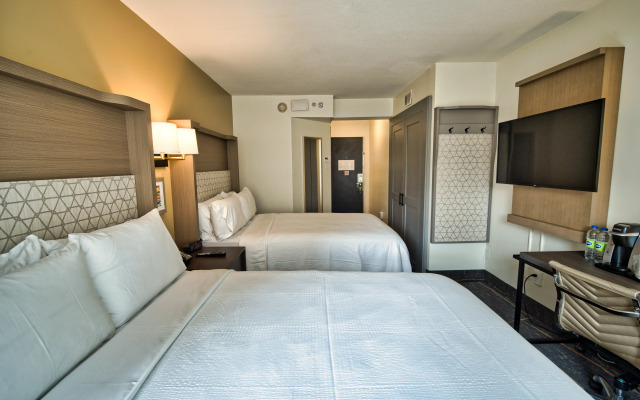Holiday Inn Toronto Downtown Centre by IHG