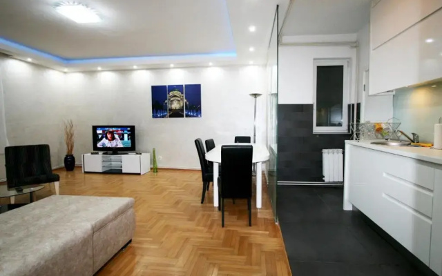 Apartment Colossus