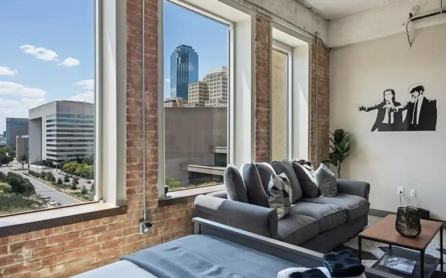 Downtown Dallas Gorgeous 3 BD, Pool & Gym