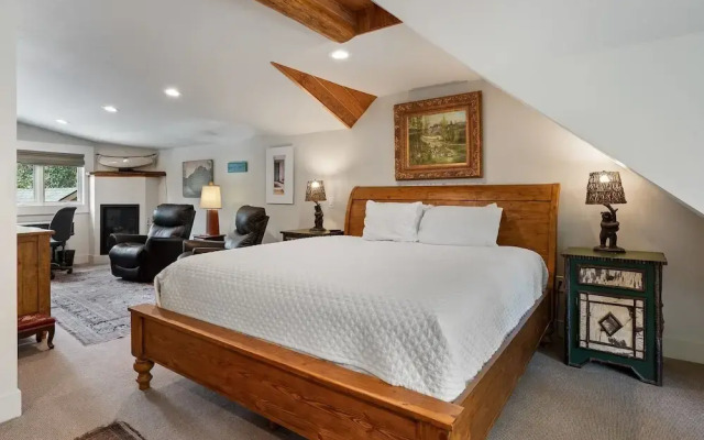The River House 3 Bedroom Cabin