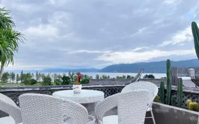 On the wind and cloud inn