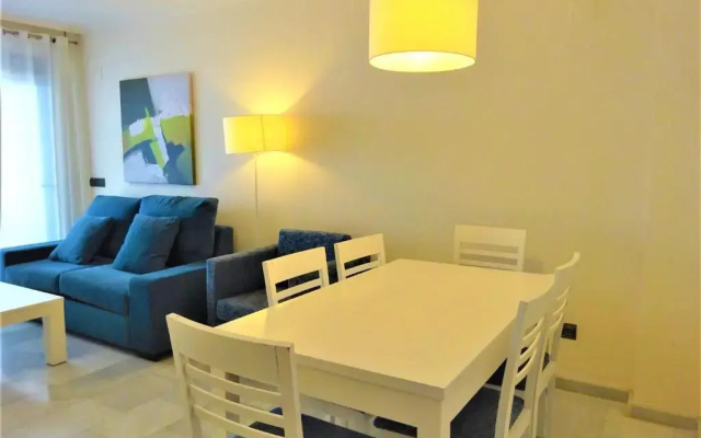 1st Line Daniya APT - Solarium Terrace & Pool