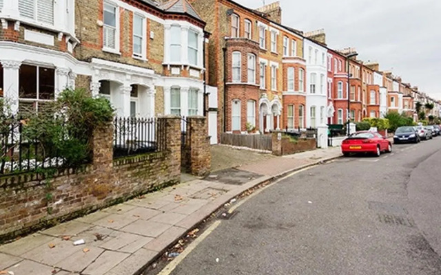 Veeve  Traditional 5 Bed House Orlando Road Clapham