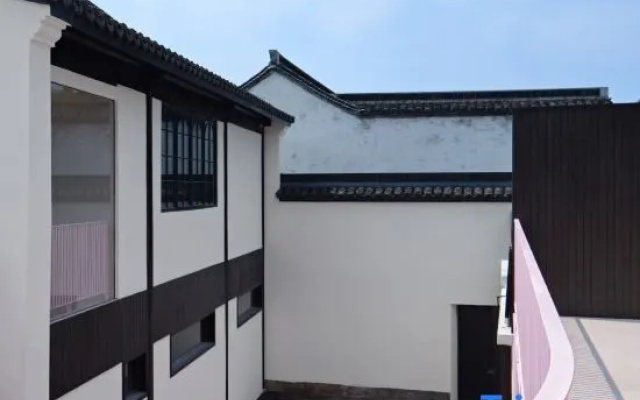 Floral Lux Hotel·Yafei Hotel (Nanxun Ancient Town Baijianlou)