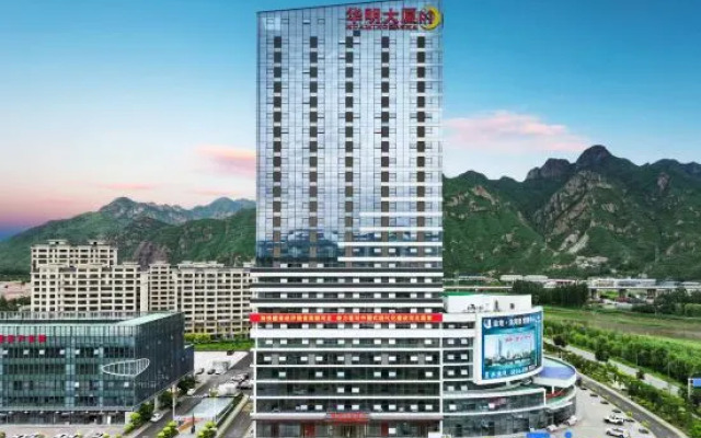 Vienna Hotel (Chengde Xiabancheng Huaming Service Outsourcing Industrial Park)