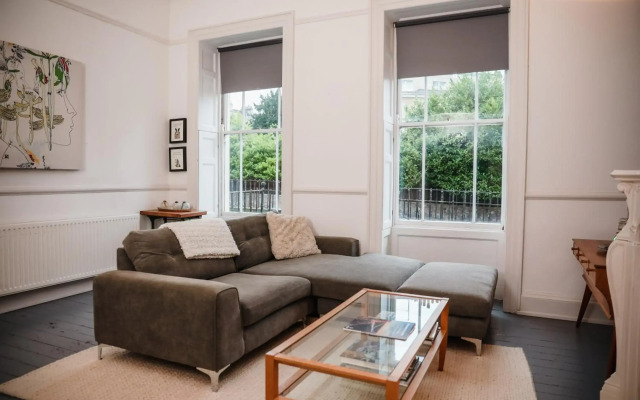 Grand & Graceful One Bed Flat in Clifton Village