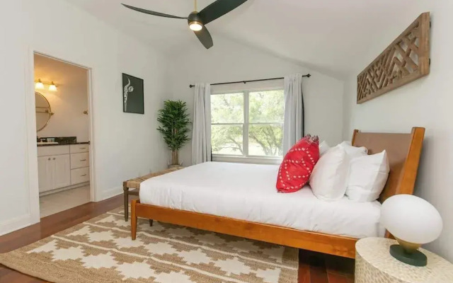 Spicewood Lodge W/pool, Hottub