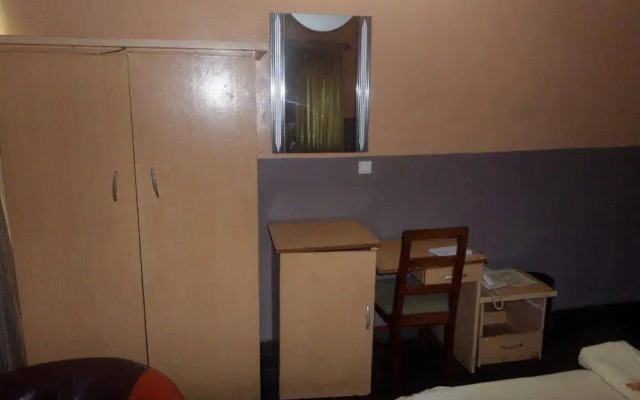 C Courtesy Suites