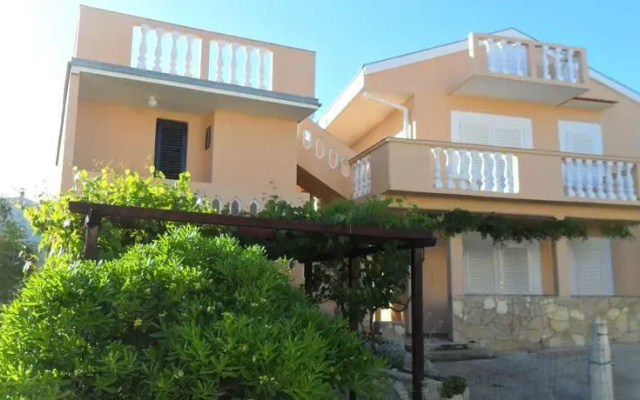 Apartments Dora