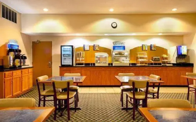 Holiday Inn Express Hotel & Suites TROY