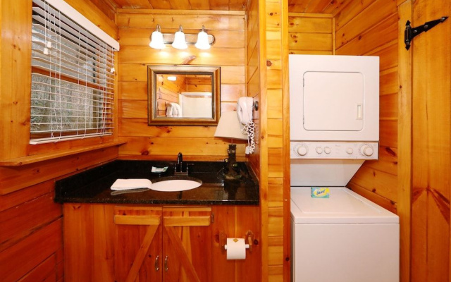The Cuddle Hut Cabin