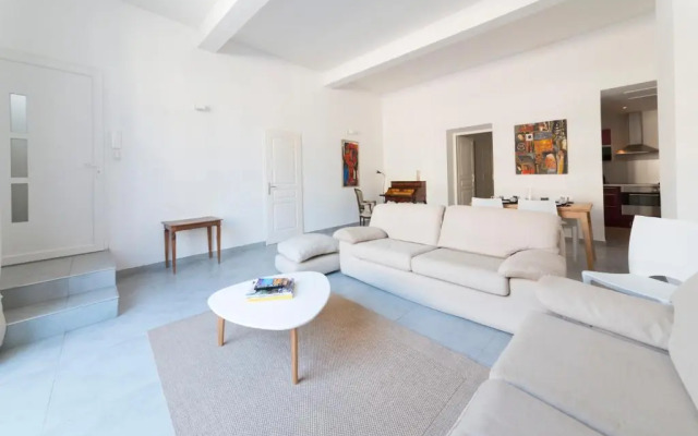 T3 Appartement HYPERCENTRE PROCHE COMMERCE- PARKING - 2 Chambres Wifi Gratuit