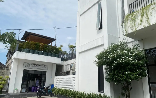 Urbanview Hotel Medio Inn Palu by RedDoorz