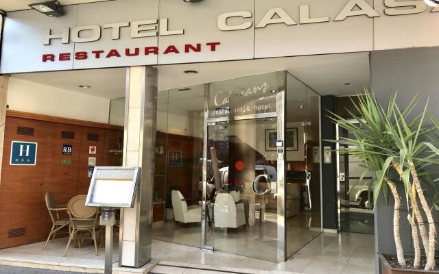 Hotel Calasanz вид на фасад
