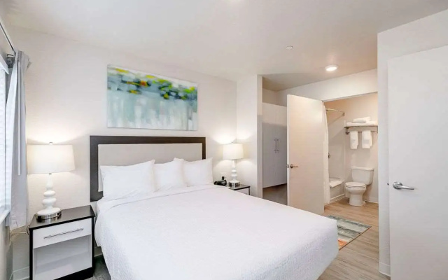Soka Suites Dallas - Las Colinas