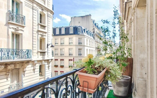 Bright apartment - Victor Hugo