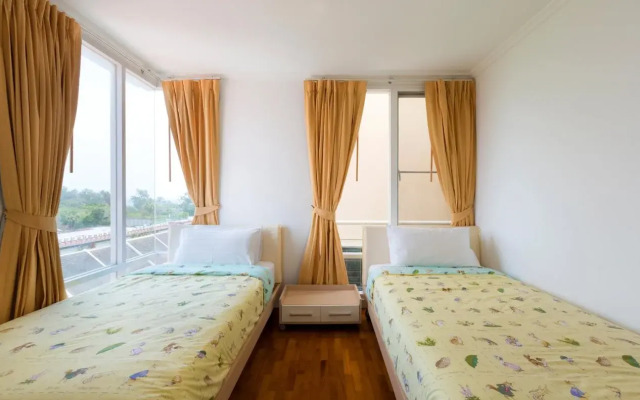 Baan Sanpleon Beachfront Condominium