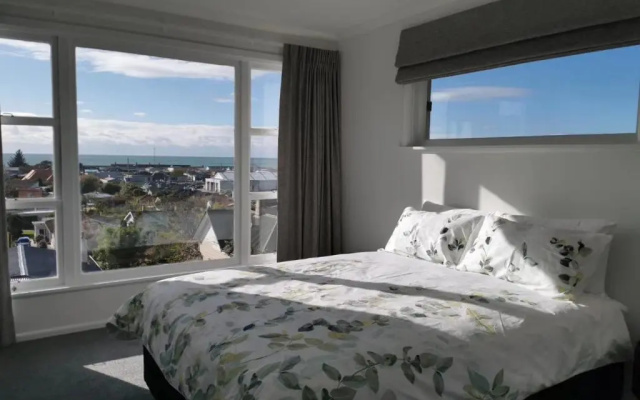 Hello Seaview! 4 BRs House in Central Location!