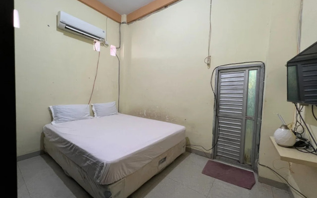 Hotel O Qq Kost Near Pantai Kebesaran Beach
