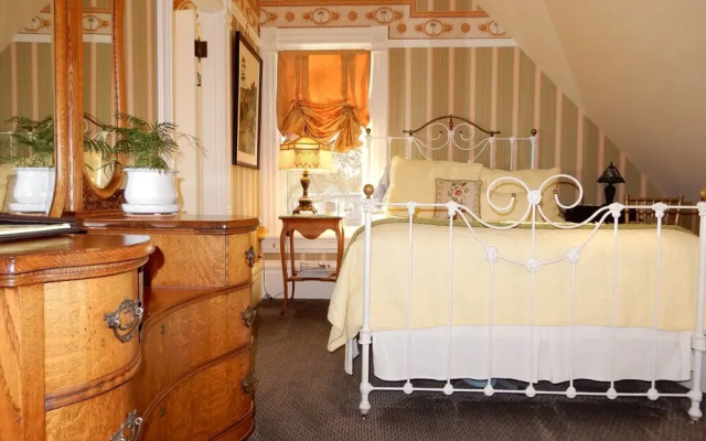 Cest La Vie Inn