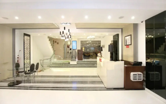 OYO 15134 Hotel Downtown