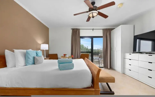 Upscale Gated Community Oasis Close to the Beach