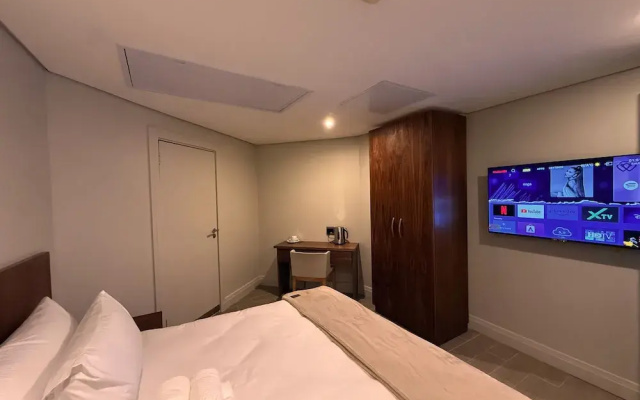 UmhlangaApart Hotel