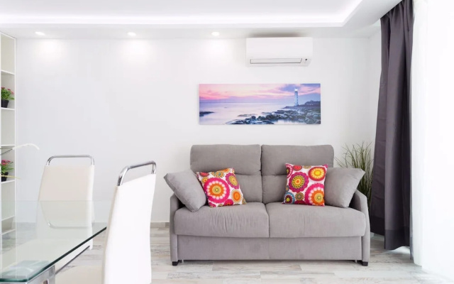1107 Bright Modern Apartment with Spectacular Sea Views