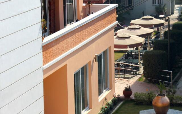 Отель Shaligram Hotel Непал, Лалитпур - отзывы, цены и фото номеров - забронировать отель Shaligram Hotel онлайн вид на фасад